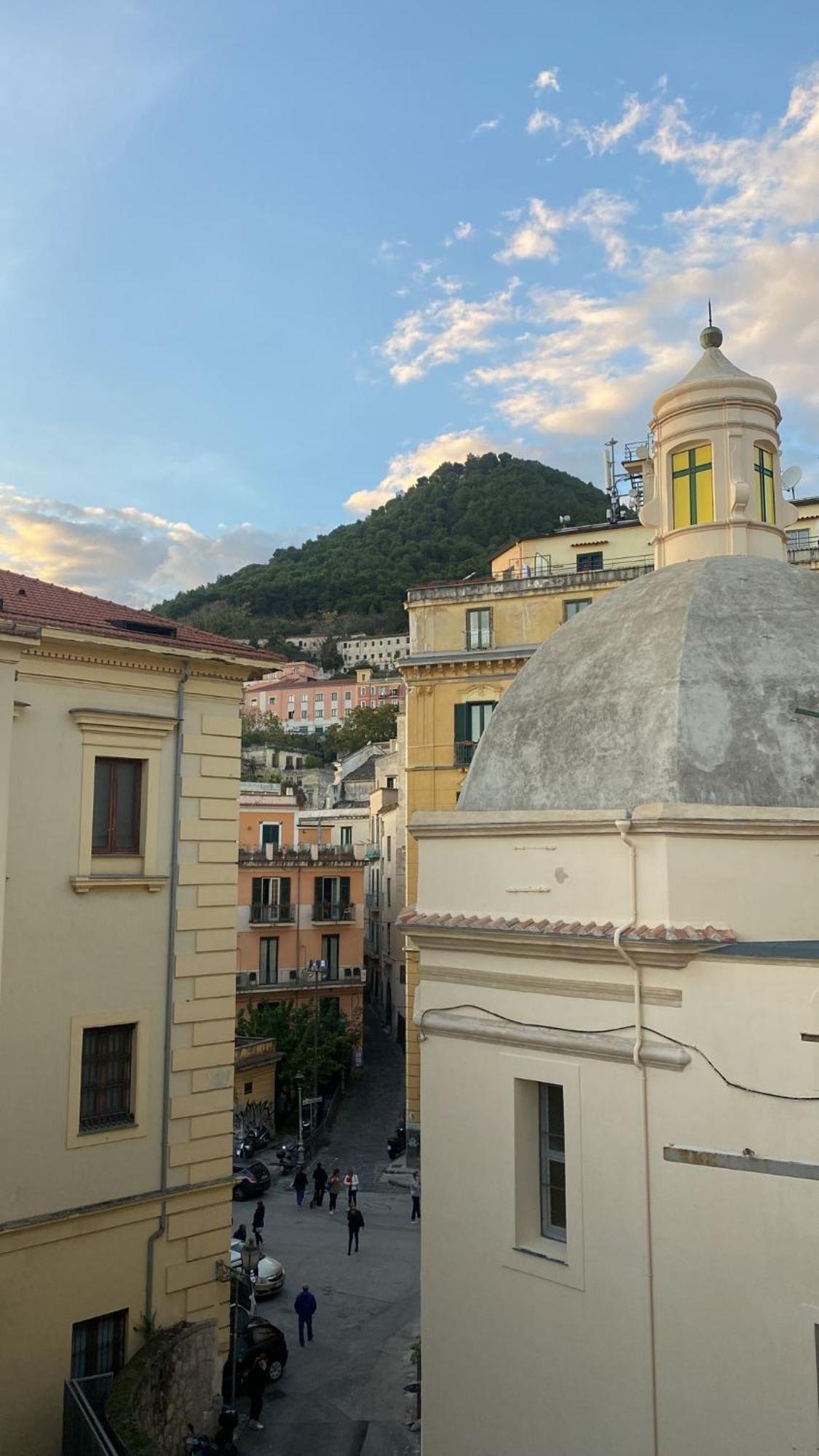 All'Imbrunire Exlusive Apartment Salerno Bagian luar foto