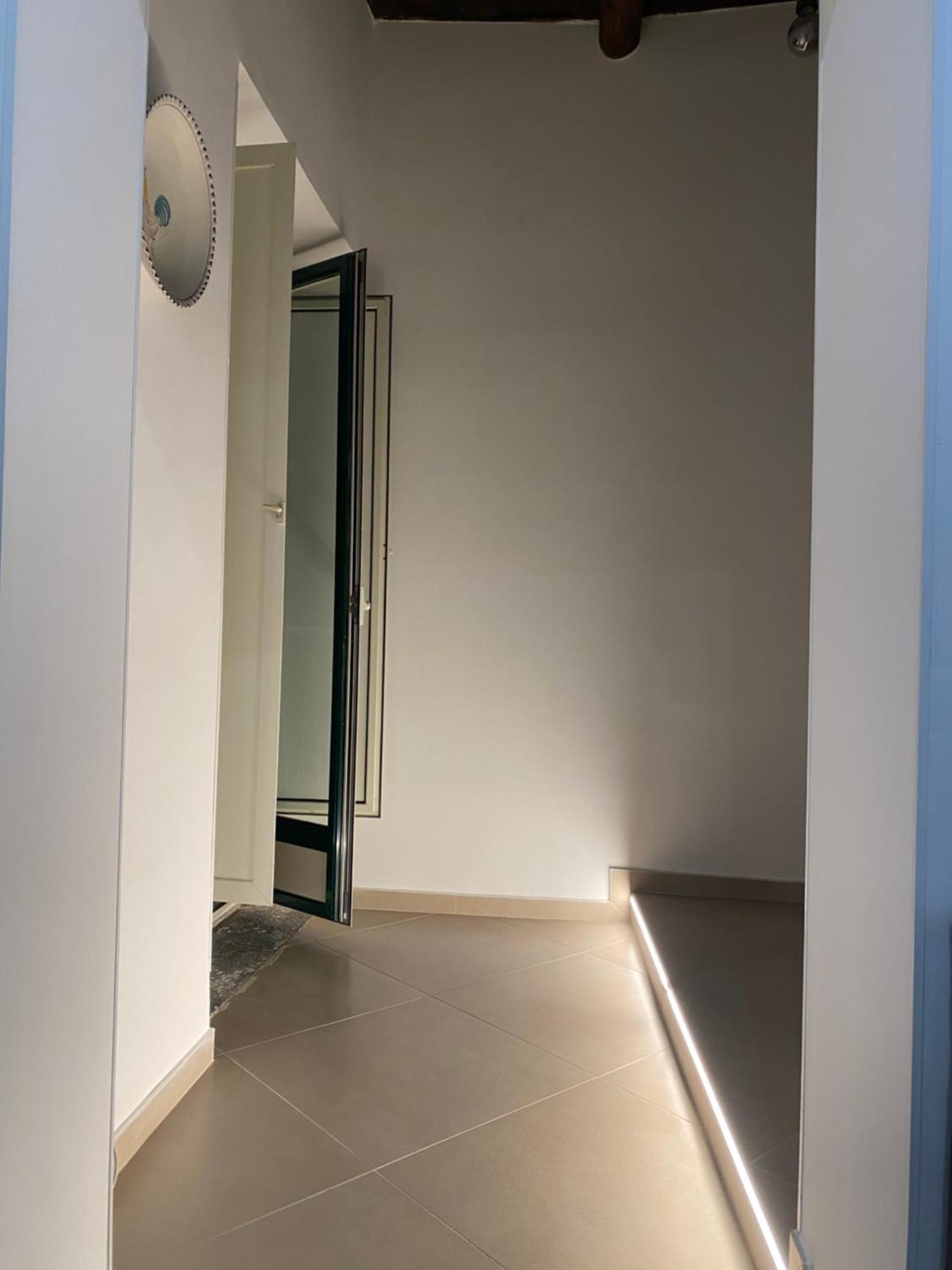 All'Imbrunire Exlusive Apartment Salerno Bagian luar foto
