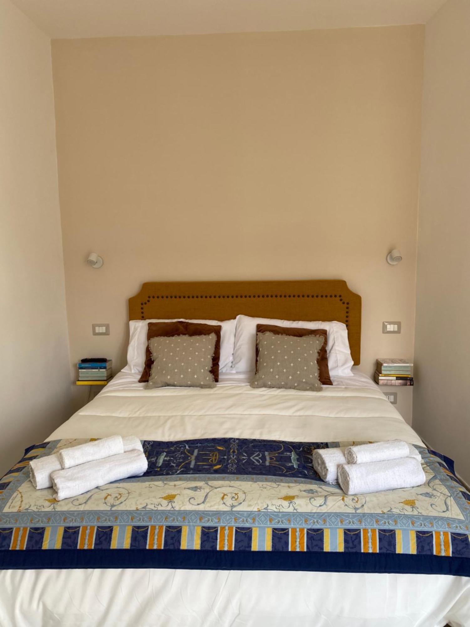 All'Imbrunire Exlusive Apartment Salerno Bagian luar foto