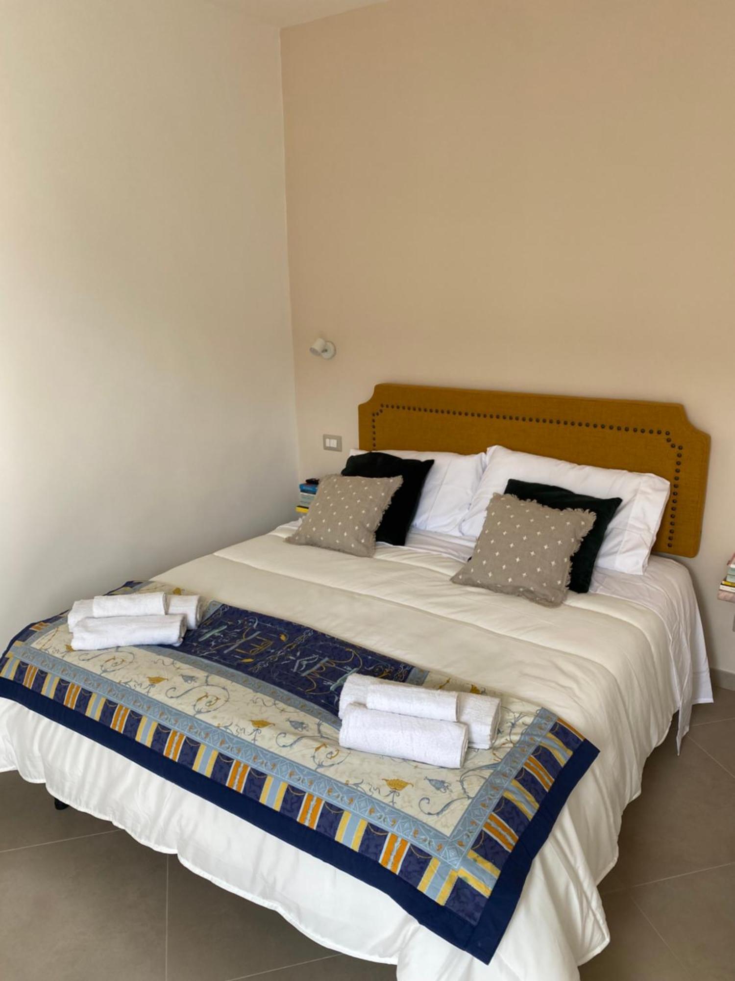 All'Imbrunire Exlusive Apartment Salerno Bagian luar foto