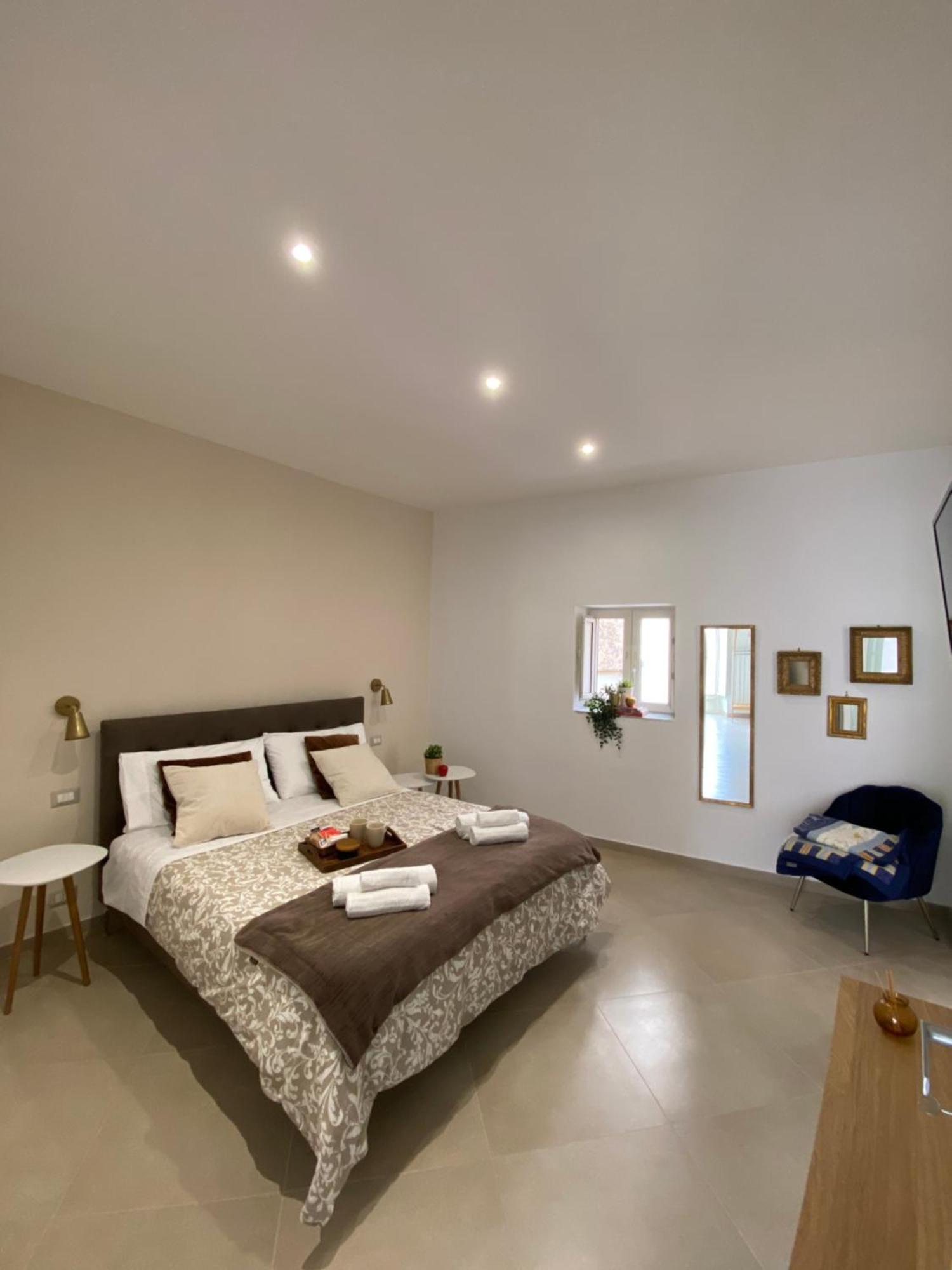 All'Imbrunire Exlusive Apartment Salerno Bagian luar foto